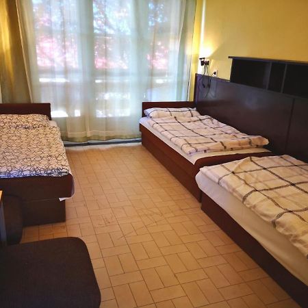 Beach Club Panzio Es Camping Aparthotel Zamardi Bagian luar foto