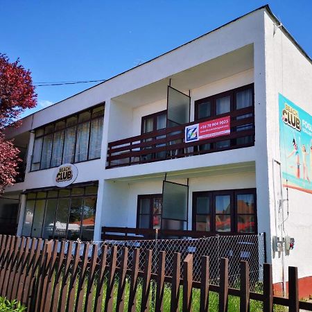 Beach Club Panzio Es Camping Aparthotel Zamardi Bagian luar foto
