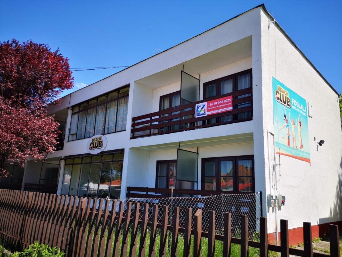 Beach Club Panzio Es Camping Aparthotel Zamardi Bagian luar foto
